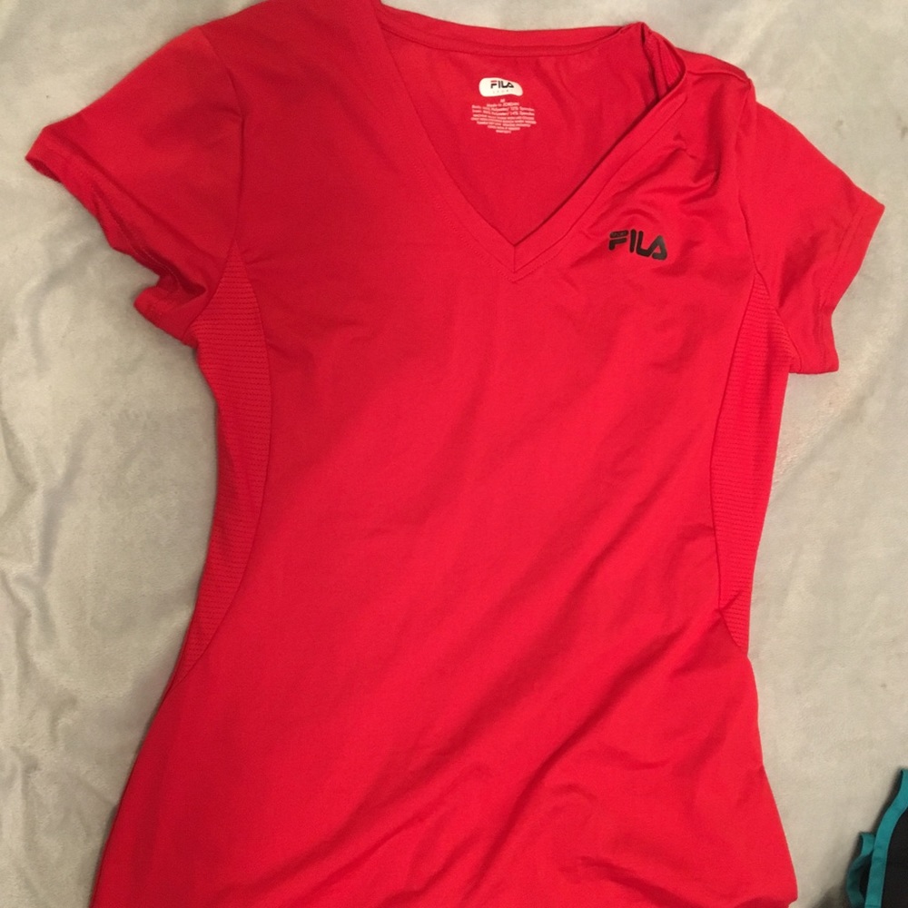 Fila workout top. Size medium.